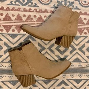 Apt. 9 Women’s Tan Boots - Size 7 1/2 (Like New)